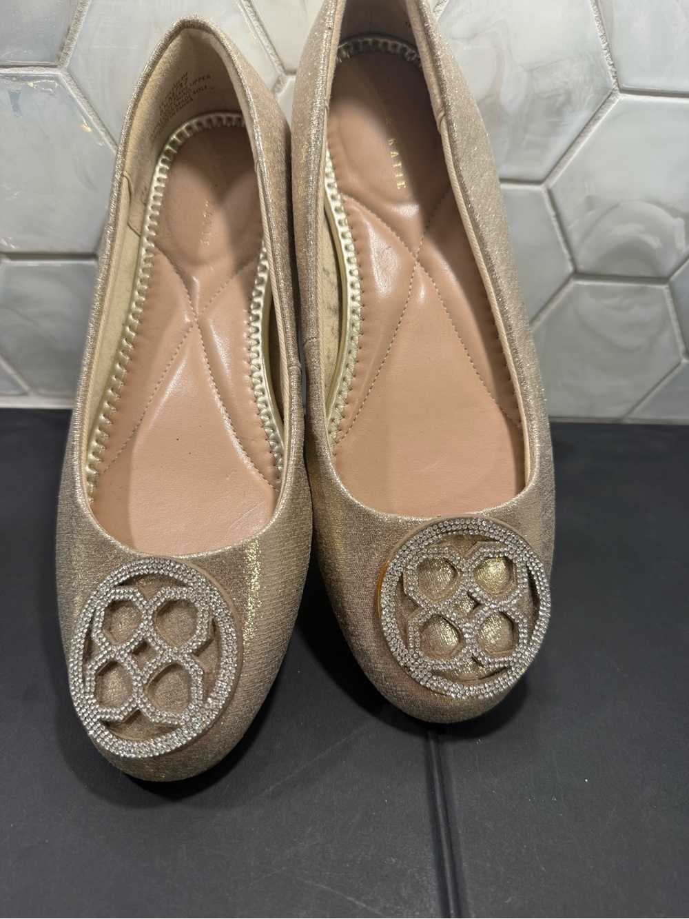 Kelly & Katie Hiliah Rhinestone Medallion Ballet Flats Shoes Gold Shimmer Sz 6.5